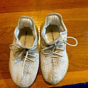 Gently worn, it has never been washed, in great shape!